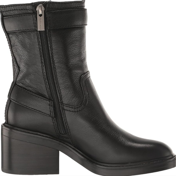 VINCE CAMUTO Vergila Bootie - Picture 1 of 10